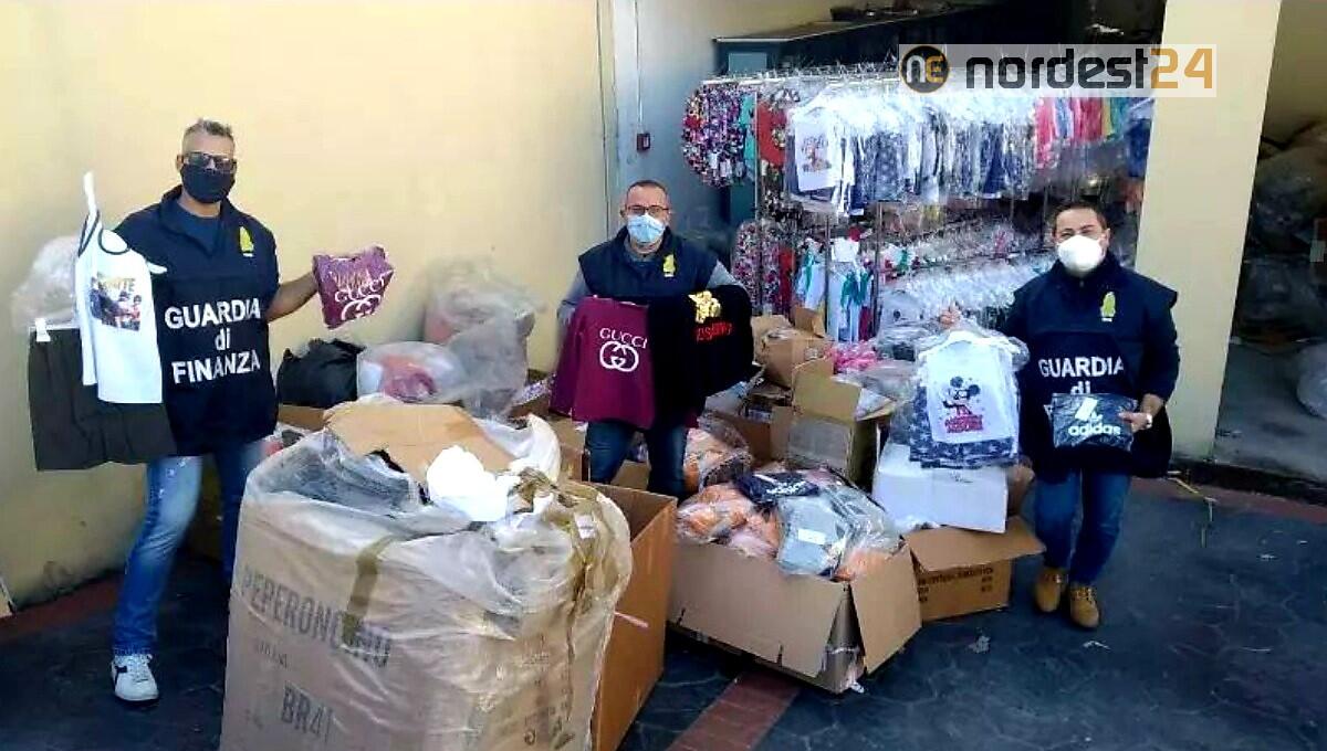 Vendevano online capi griffati, ma erano falsi: 16mila articoli sequestrati - 