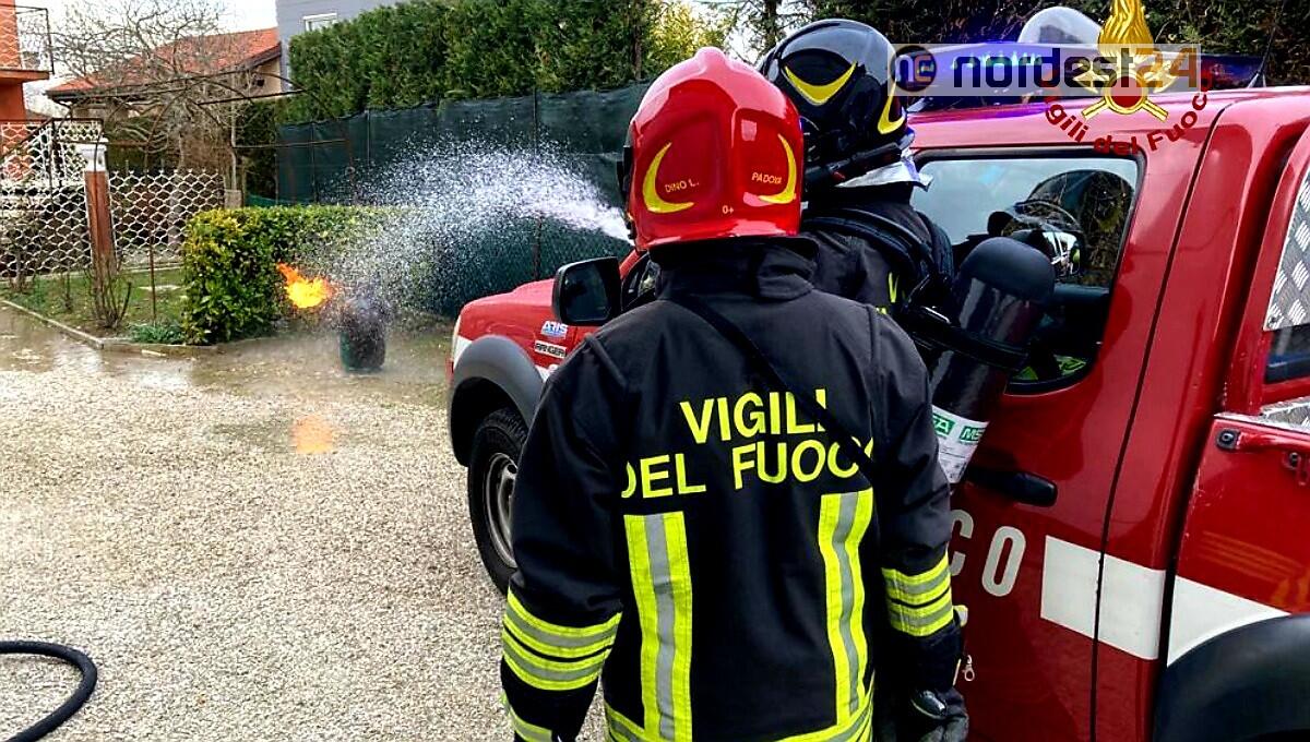 Incendio di una bombola del gas all'interno di un garage: nessun ferito - 