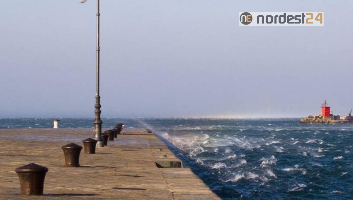 Trieste. Seduto al molo Audace dopo il bagno in mare: sanzionato dalla Polizia - 