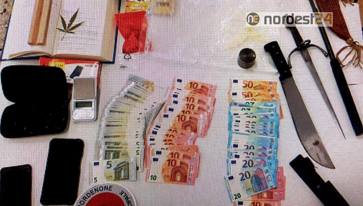 Sacile. Gestiva lo spaccio da casa: rinvenuti soldi, droga e armi bianche - 