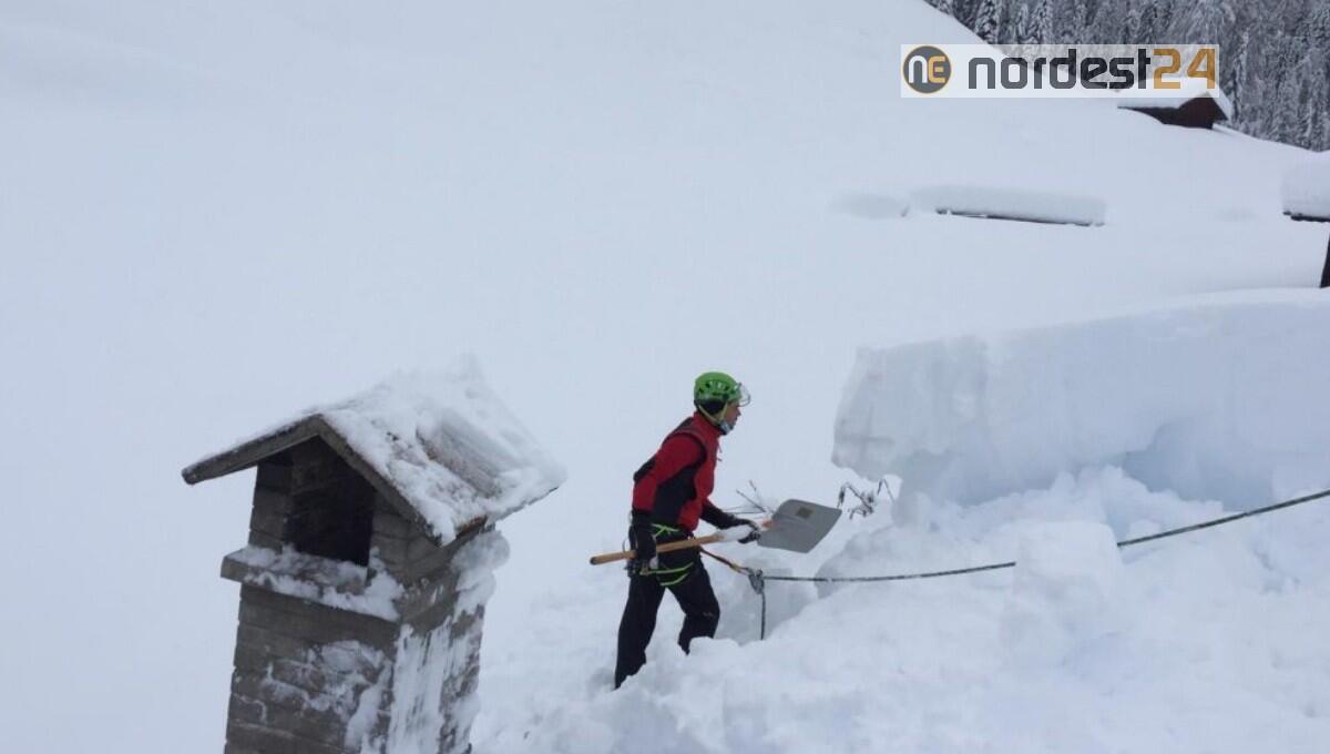 Falda del tetto si piega per il peso della neve: messa in sicurezza - 
