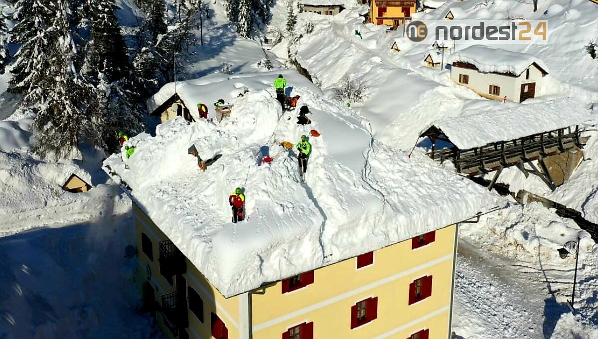 Fvg. Anche oggi Soccorso Alpino e pompieri impegnati nello sgombero neve - 