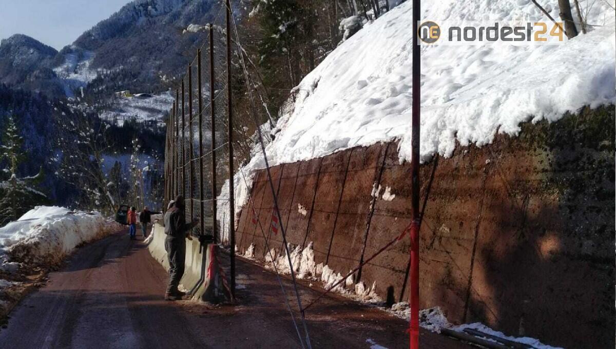 Riaperta la strada da Forni Avoltri a Collina, era stata chiusa per frana - 