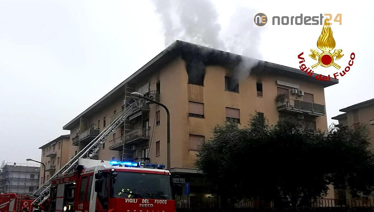 Incendio in appartamento al 3° piano del condominio: evacuato lo stabile - 