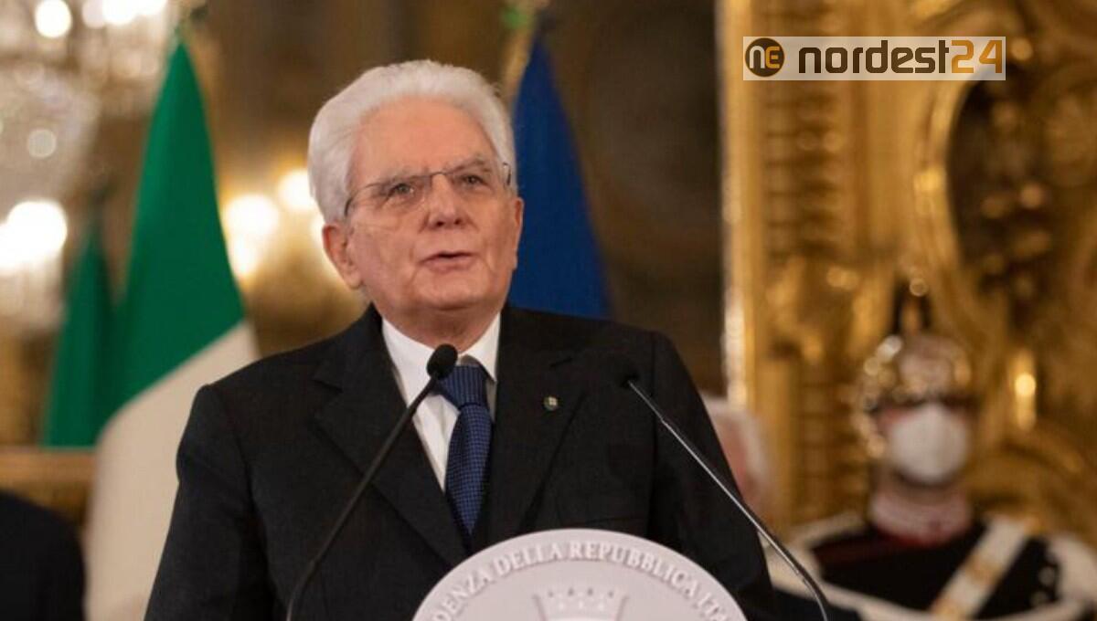 Mattarella: "Governo di alto profilo". Draghi convocato al Quirinale - 