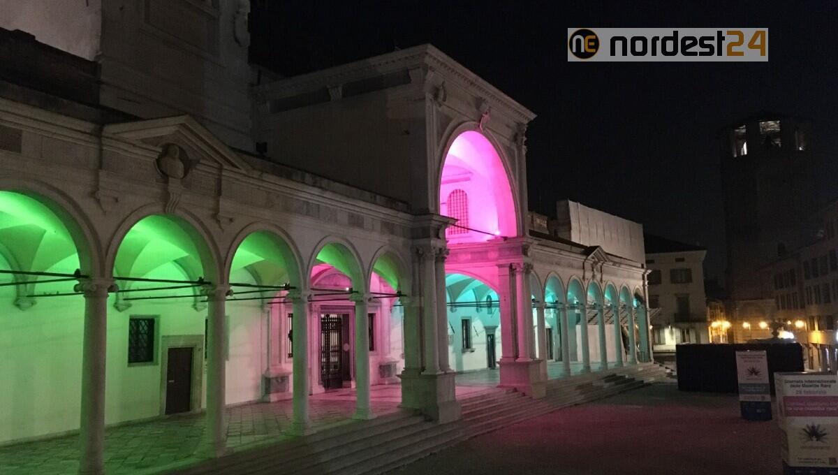 Udine, la città si illumina per la giornata delle Malattie Rare - 