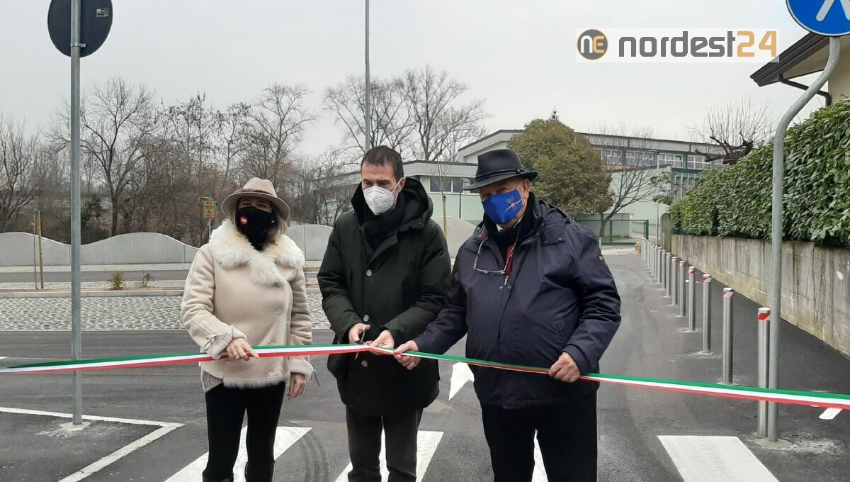 Pordenone. Via Vesalio, inaugurato il nuovo parcheggio con 40 posti per le scuole e il quartiere - 