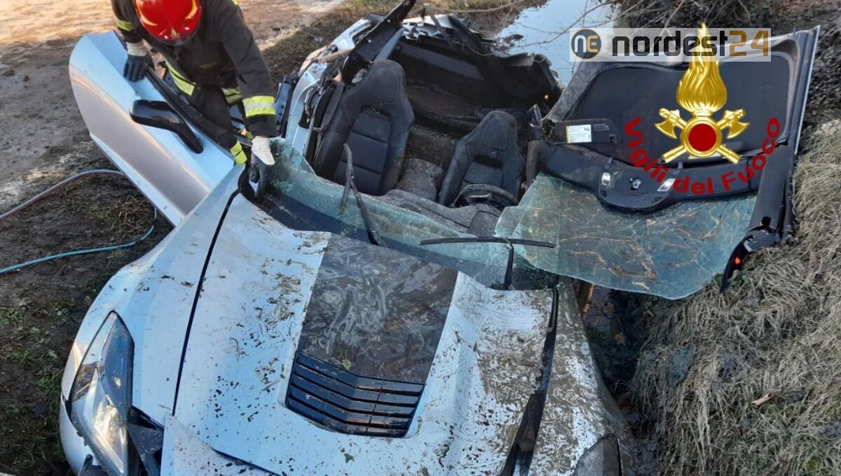 Si cappotta a bordo della sua Corvette: è grave un 51enne - 