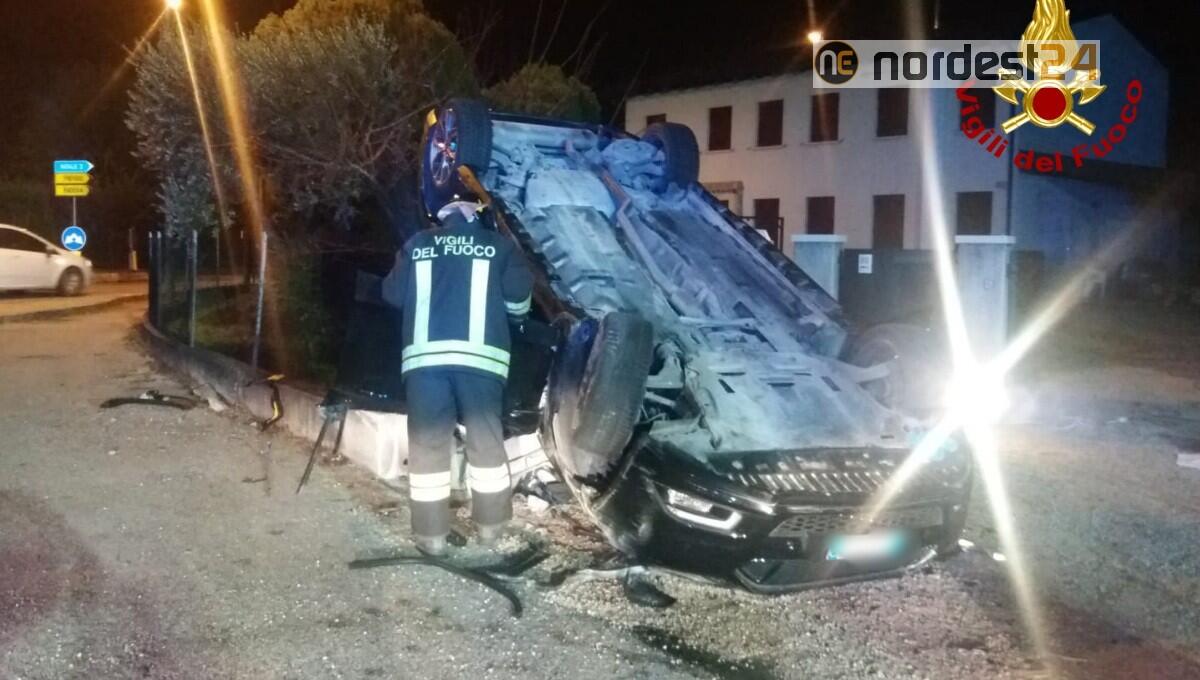 Tragedia a Salzano (VE), un'auto si ribalta: morta una giovane donna - 