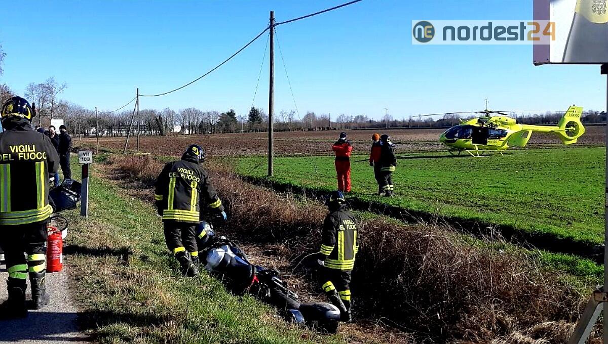 Codroipo. Scontro frontale tra auto e moto: grave un centauro 28enne - 