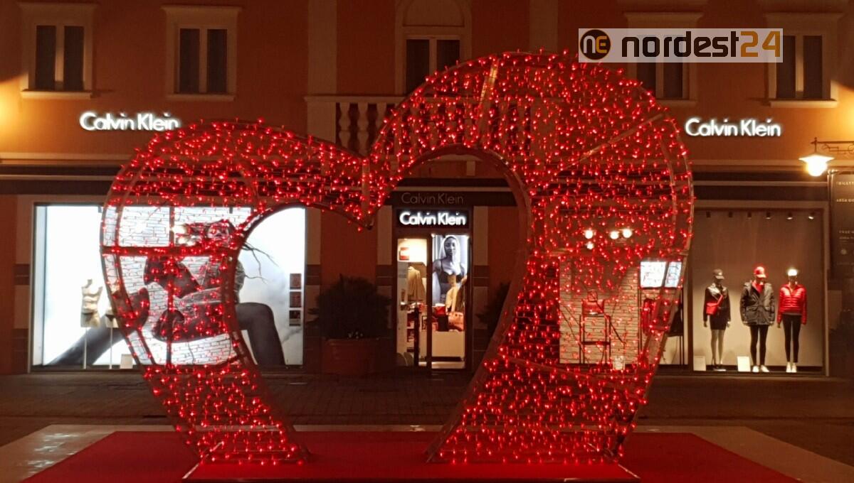Palmanova Village per San Valentino: allestimento speciale, cioccolatini e concorso Spotify - 
