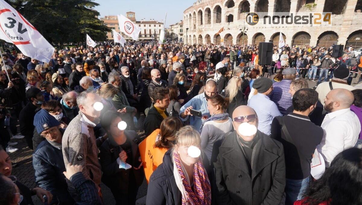 Covid Veneto, oggi manifestazione "No Vax" a Verona - 