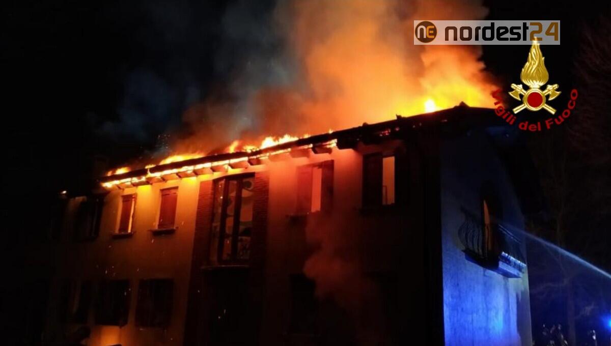 Incendio generalizzato di un'abitazione: nessuna persona ferita - 
