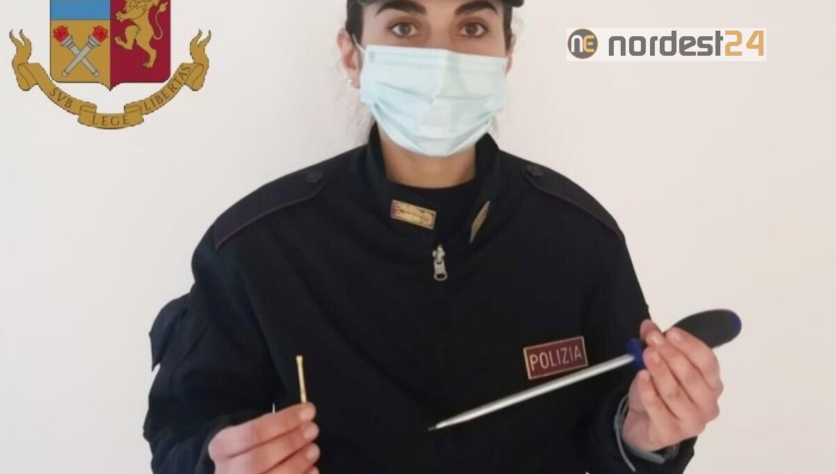 Bloccate due 20enni con cacciaviti e arnesi da scasso, appena giunte in città - 