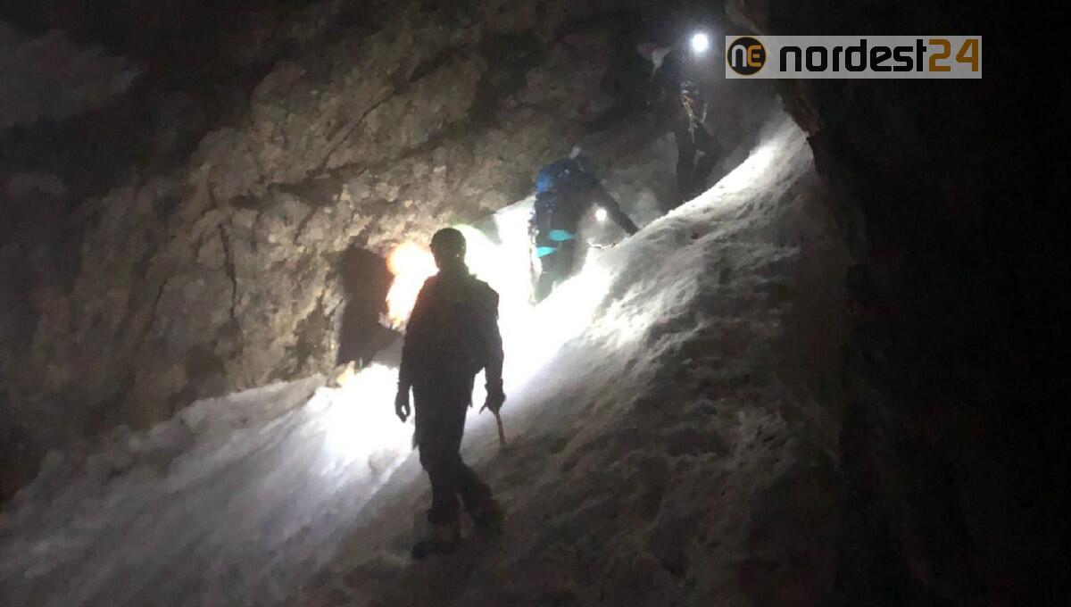 Complesso intervento di recupero per 3 alpinisti bloccati in un canale infossato tra guglie e creste - 
