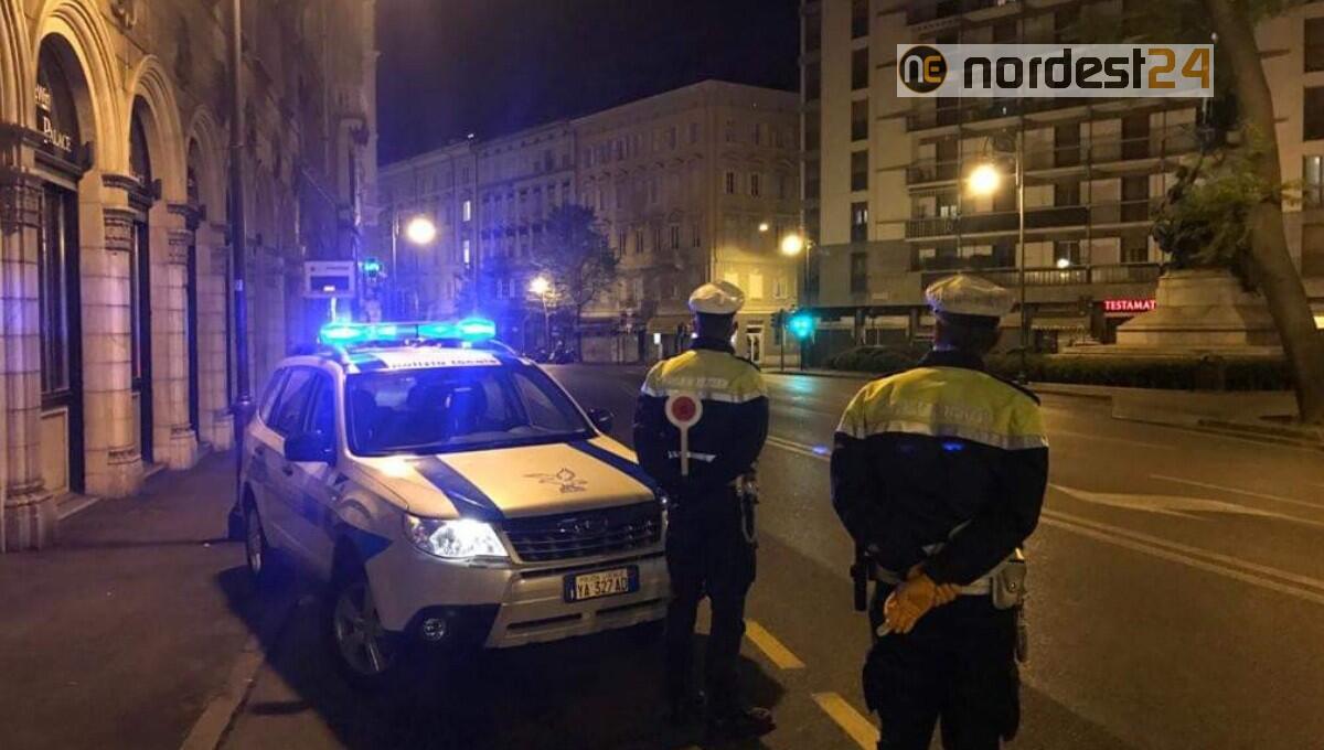 Blitz nel Bar durante una festa clandestina: calci e pugni, 2 agenti feriti - 