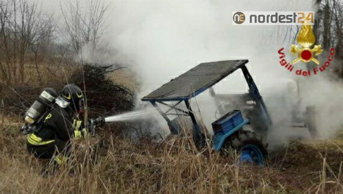 Trattore in fiamme nei campi a San Quirino (Pn): nessun ferito - 