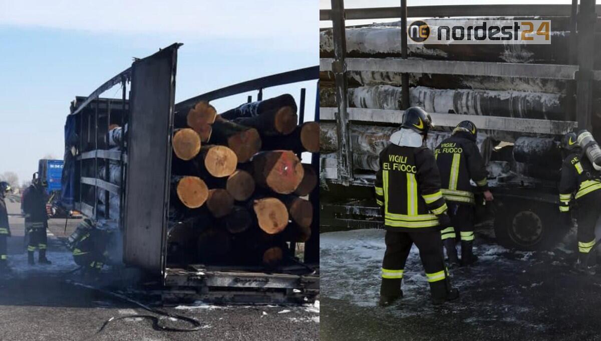Tir carico di tronchi si incendia in A4: nessun ferito - 