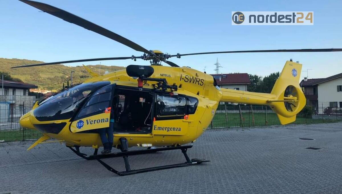Sprofonda in un buco roccioso e si ferisce: soccorso 53enne con l'elicottero - 