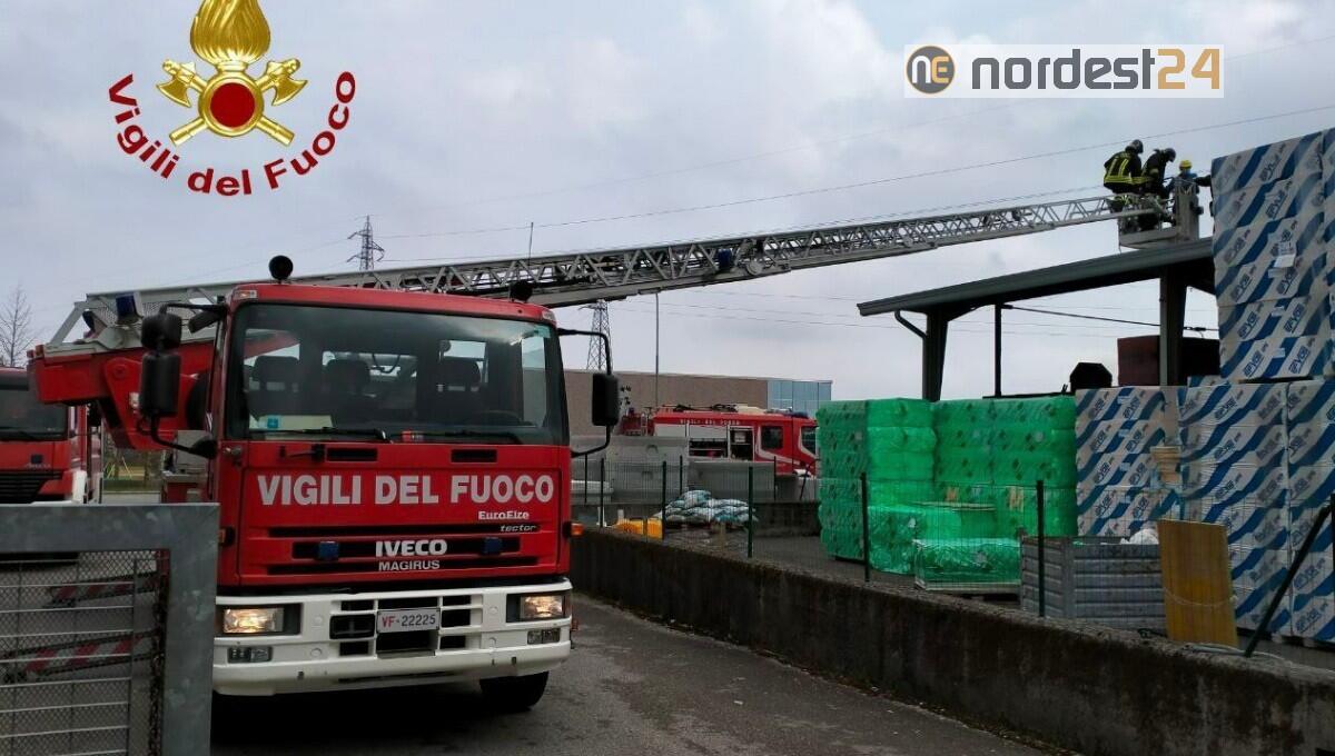 Maniago, incendio di una centralina a trasformazione fotovoltaica - 