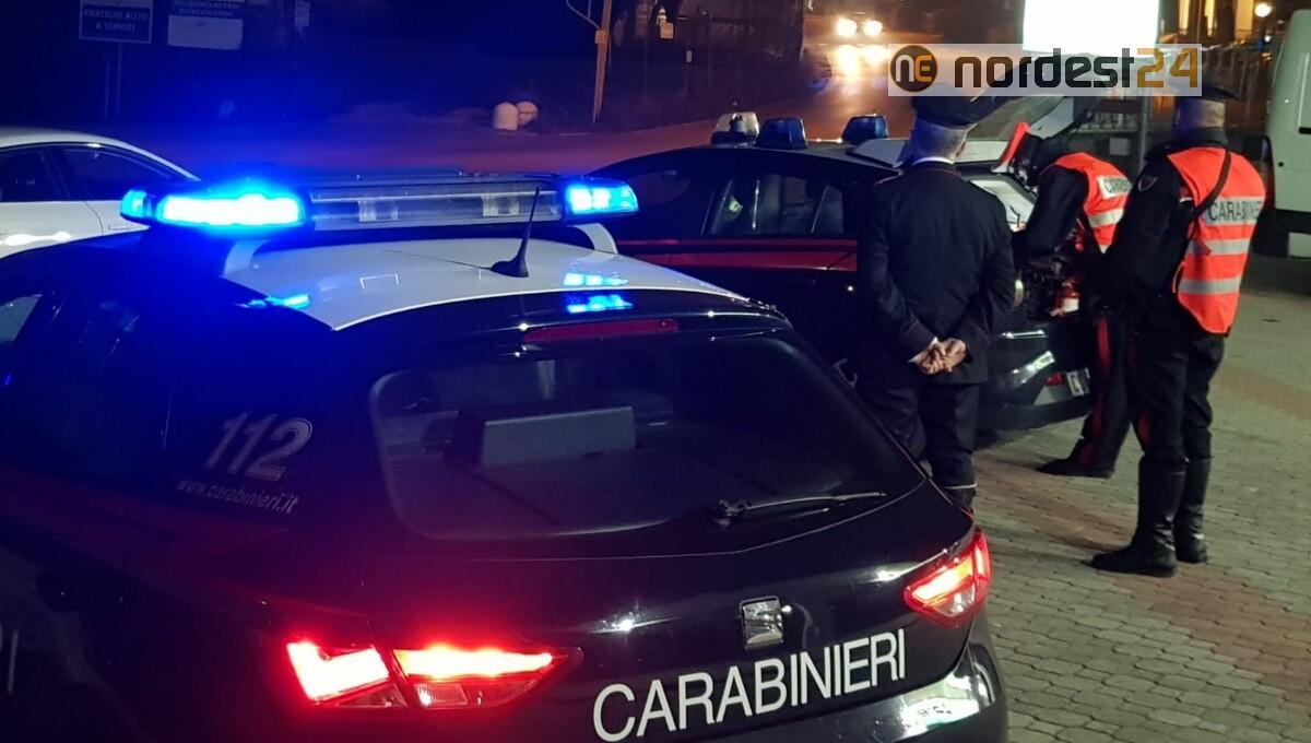 Si schianta contro il cancello di una casa: era ubriaco, via la patente - 