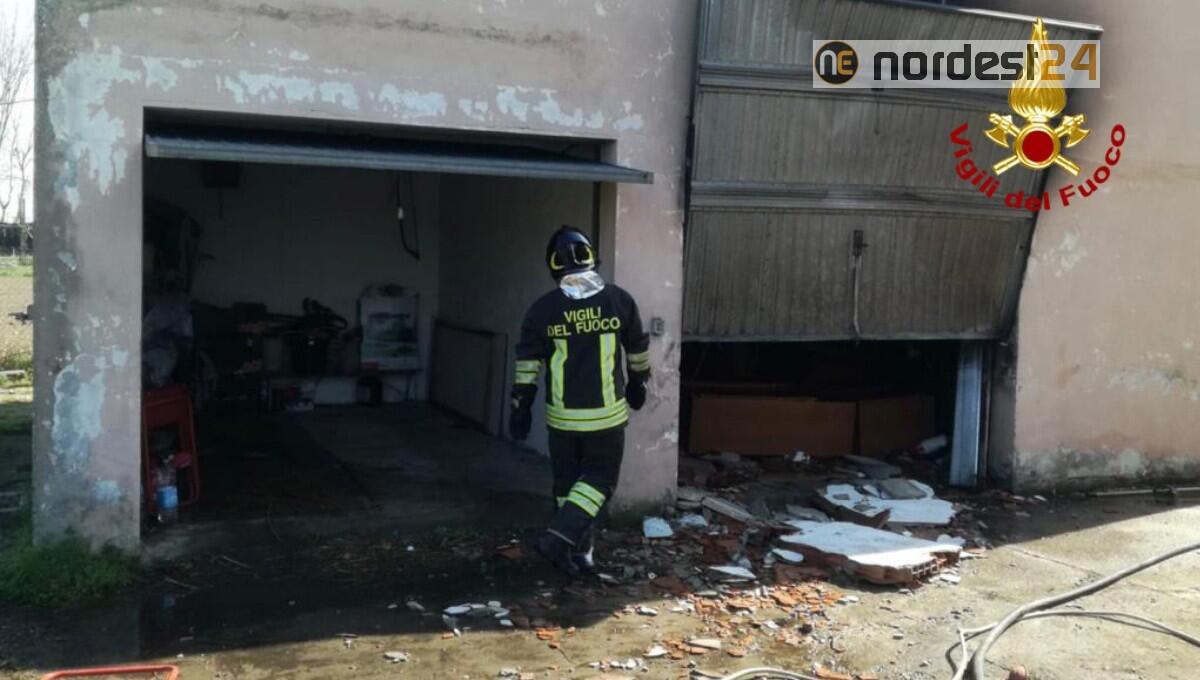 Esplosione ed incendio in un garage: ustionato un uomo - 