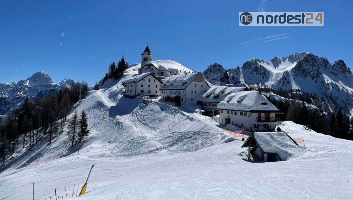 Monte Lussari in zona rossa da cartolina: le foto spettacolari - 