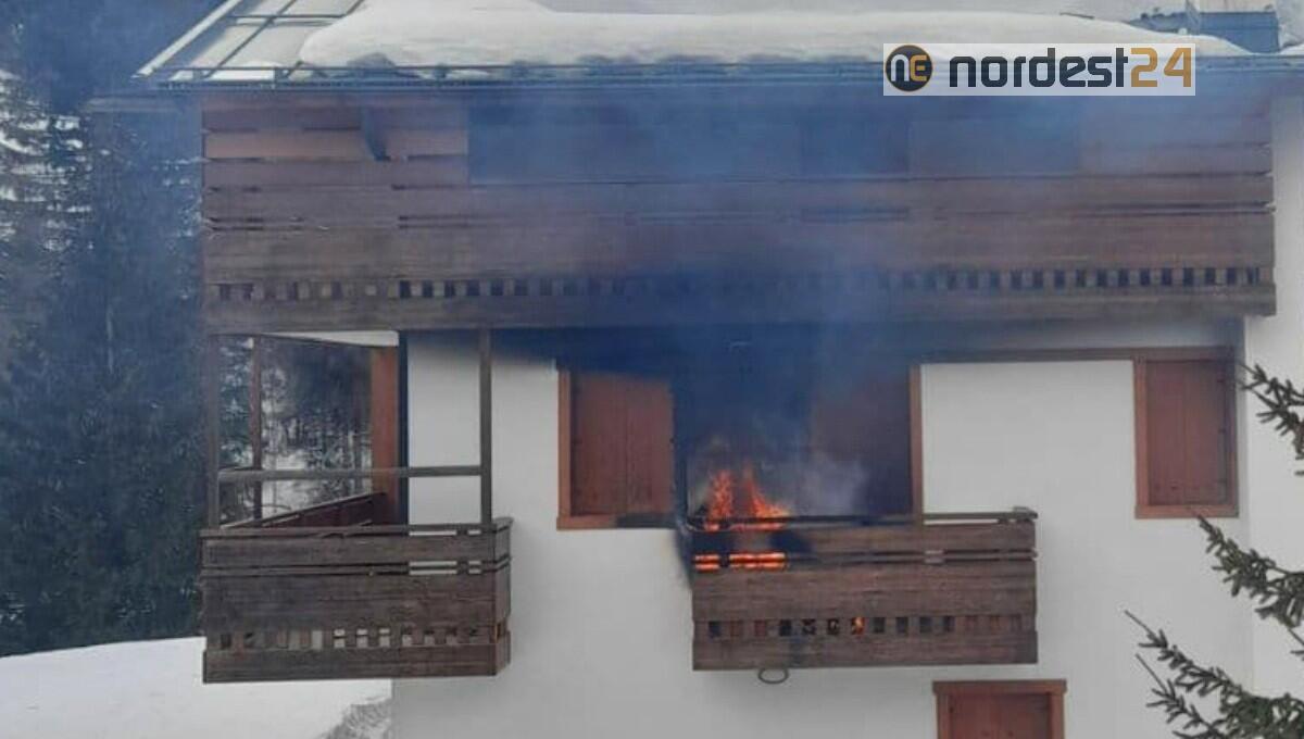 Divampa l'incendio nel balcone di un'abitazione a Zoldo Alto: nessun ferito - 