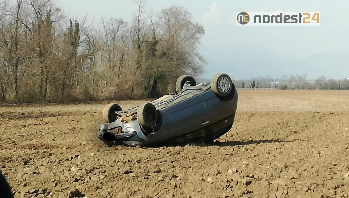 Incidente stradale a Mereto di Tomba: scontro tra 2 auto, un ferito - 