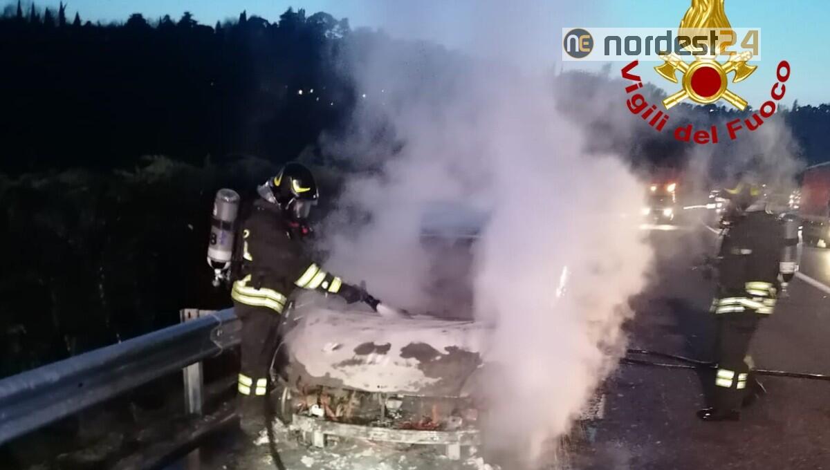 Autovettura alimentata a GPL si incendia in A4: nessun ferito - 