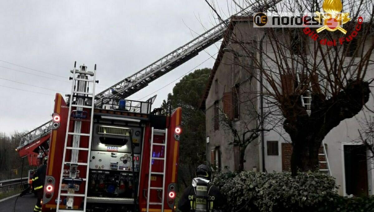 Incendio di una casa a due piani a Sagrado: nessun ferito - 