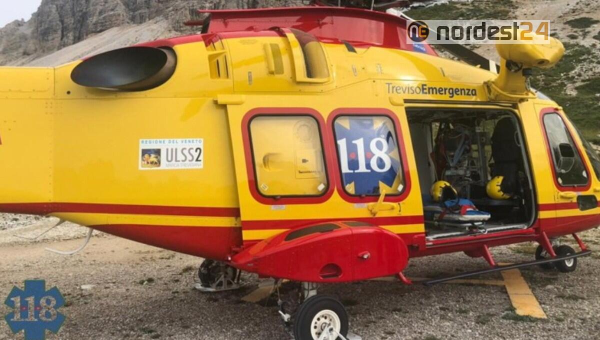 Scivola in un dirupo per una ventina di metri: soccorso 66enne - 