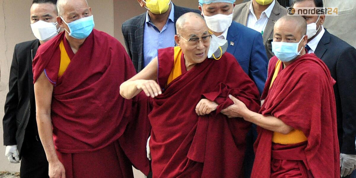 Il Dalai Lama vaccinato con Astrazeneca - 