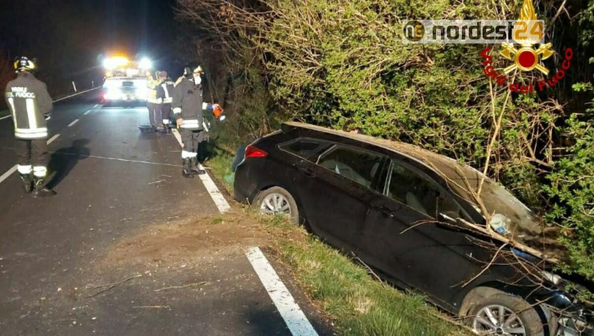 Incidente nella notte a Sedegliano: auto fuori strada, un ferito - 