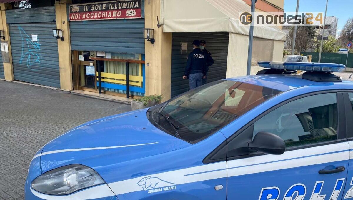 Porta laterale aperta e clienti all'interno: multa e chiusura al Bar Eden - 