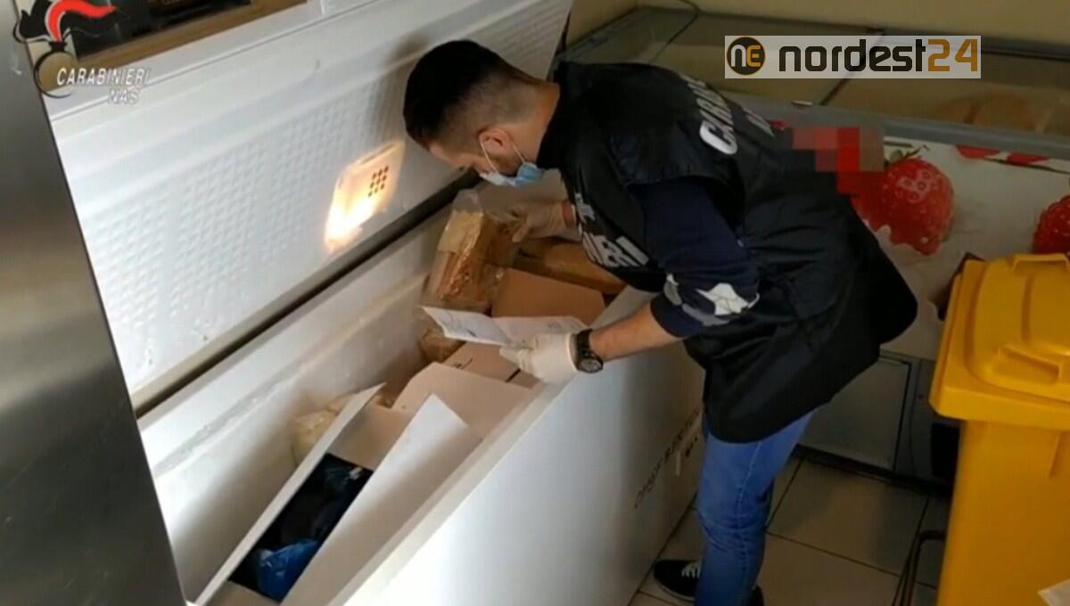 Cibi ammuffiti ed irregolarità: i Nas nei bar degli ospedali - 