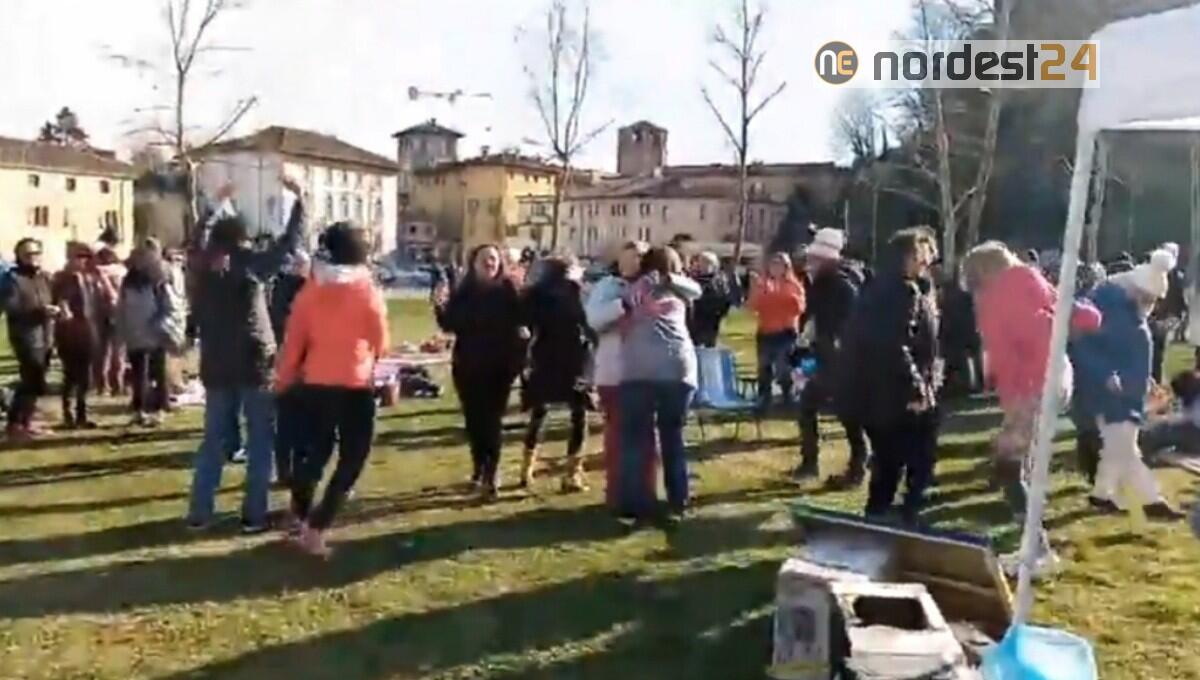 No mask a Udine, il medico: "si dimetta chi ha autorizzato la scampagnata" - 