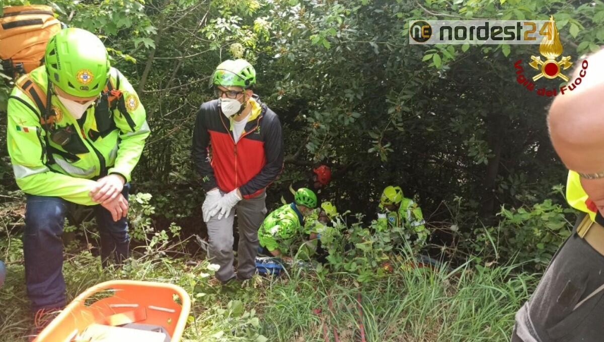 Ciclista cade nel dirupo a San Dorligo della Valle: trasferito all'ospedale - 