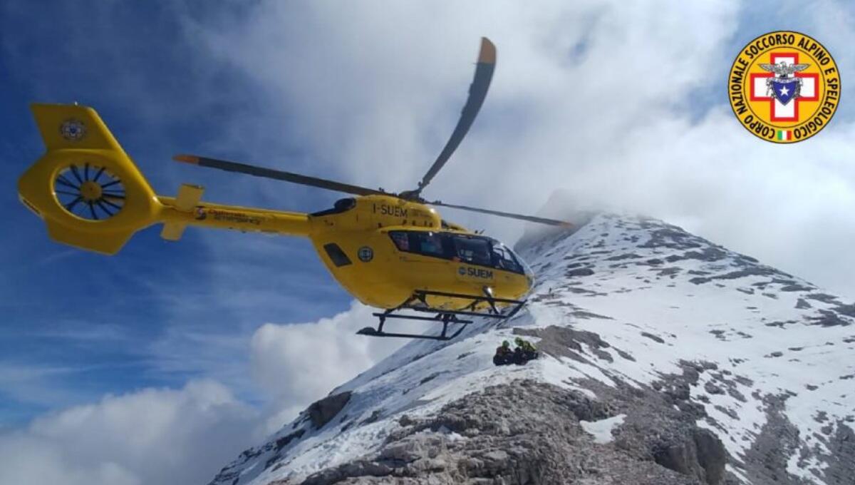 Scivola in un canale: 64enne ferito, soccorso con l'elicottero - 