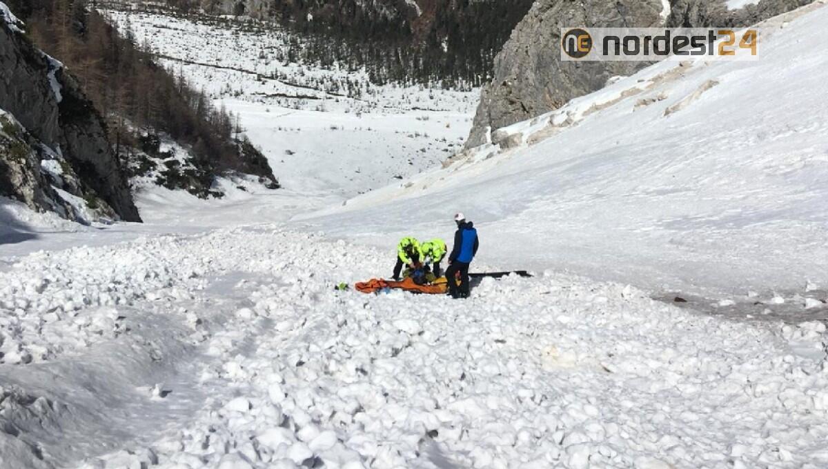 Scivola sulla neve per decine di metri: grave un 39enne di Mestre - 