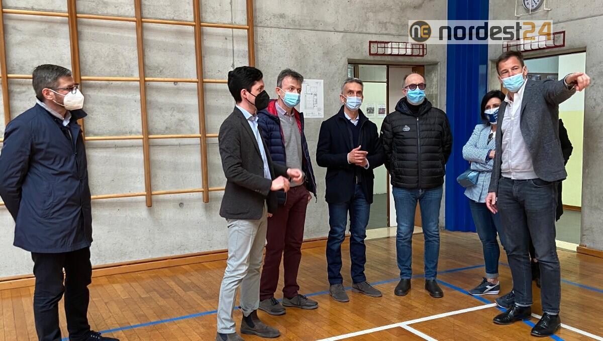Vaccini: dal 13/4 agende aperte per inoculazioni palestra Sacile - 