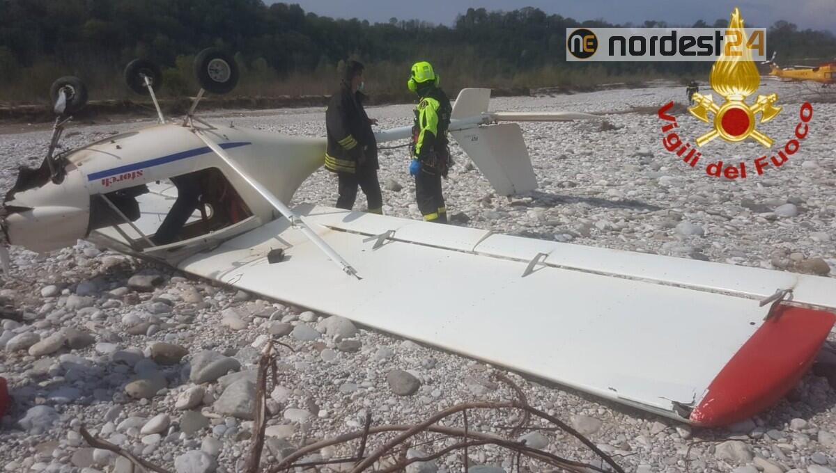 Precipita con l'ultraleggero lungo il Piave, si salva e si allontana senza dare l'allarme - 