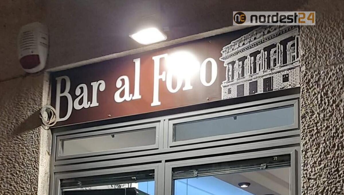 Trieste, bar Al Foro con clienti seduti, senza Dpi né distanziamento: chiuso 3 giorni - 