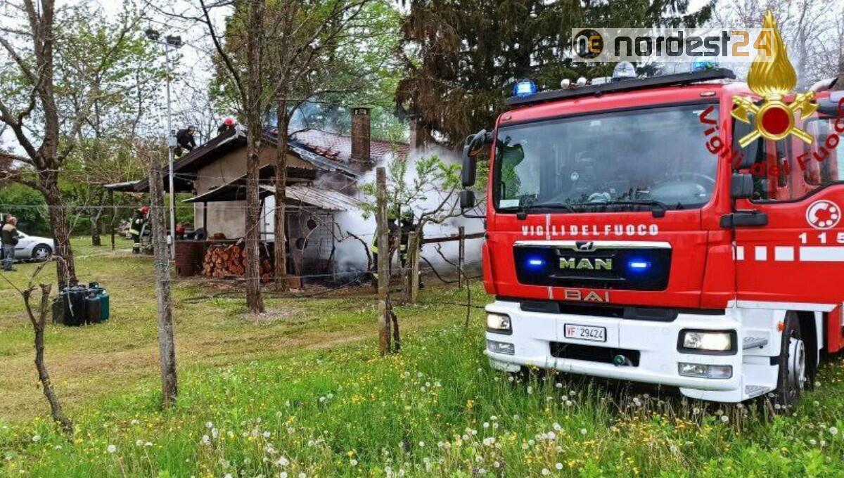 Incendio in una casa di campagna a Spilimbergo: danni ingenti - 