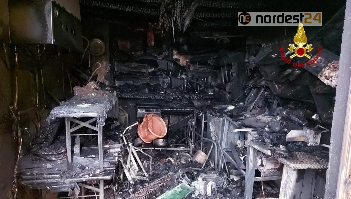 Incendio ad Asiago, fiamme in un garage laboratorio: nessun ferito - 