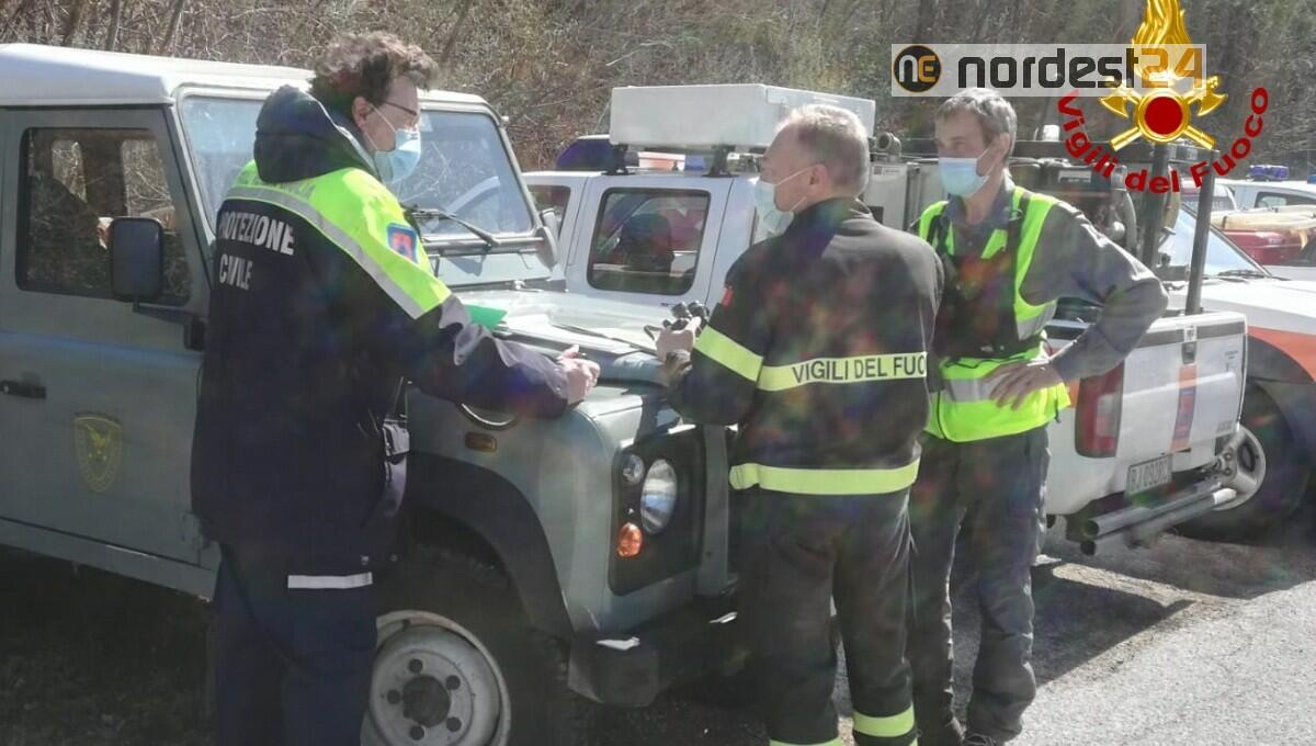 Incendio boschivo tra Tolmezzo e Amaro: operazioni di bonifica in corso - 