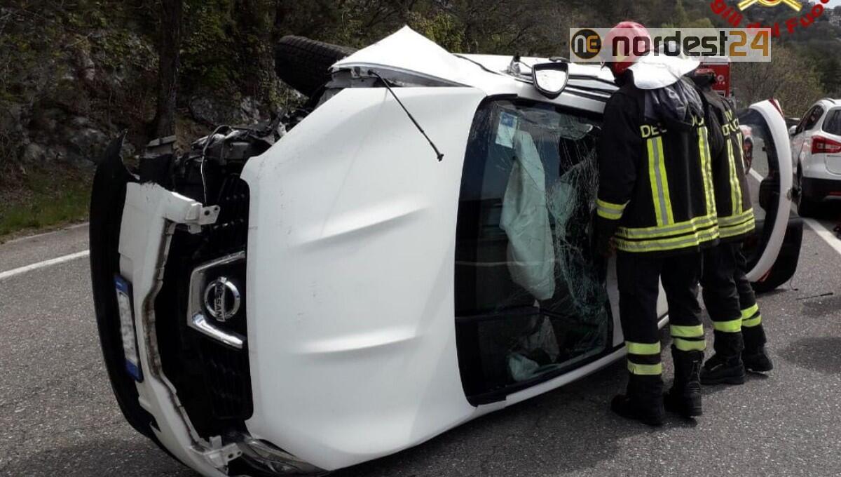 Incidente ad Opicina: scontro tra due auto, una si ribalta - 