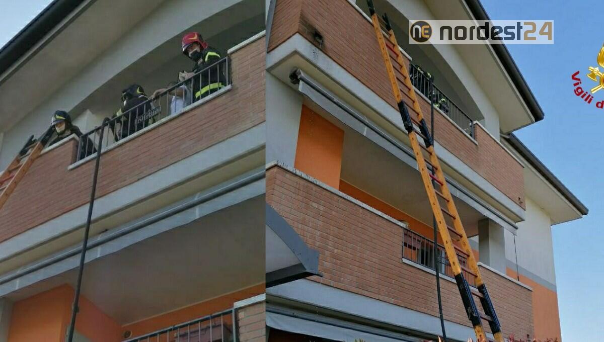 Fiamme dal terrazzo di un appartamento a Codroipo:  intervento dei pompieri - 