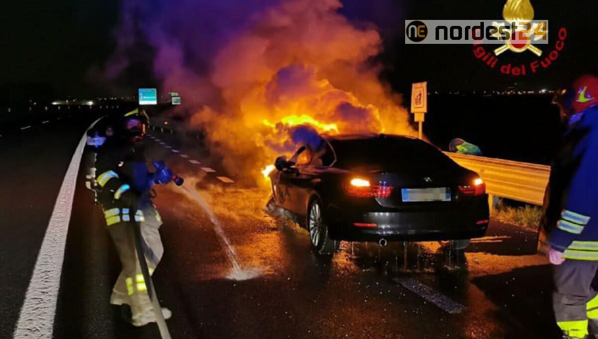 Incendio di un'auto in A28 tra l'uscita di Fontanafredda e Sacile Est - 