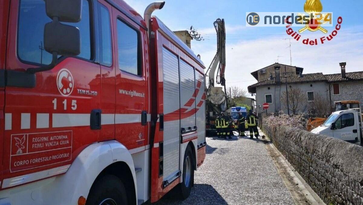 Urta i cavi dell'alta tensione con il braccio della betoniera: autista fulminato - 
